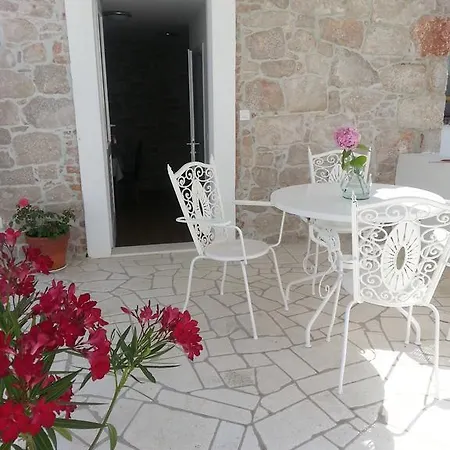 Stone House * Ζαντάρ